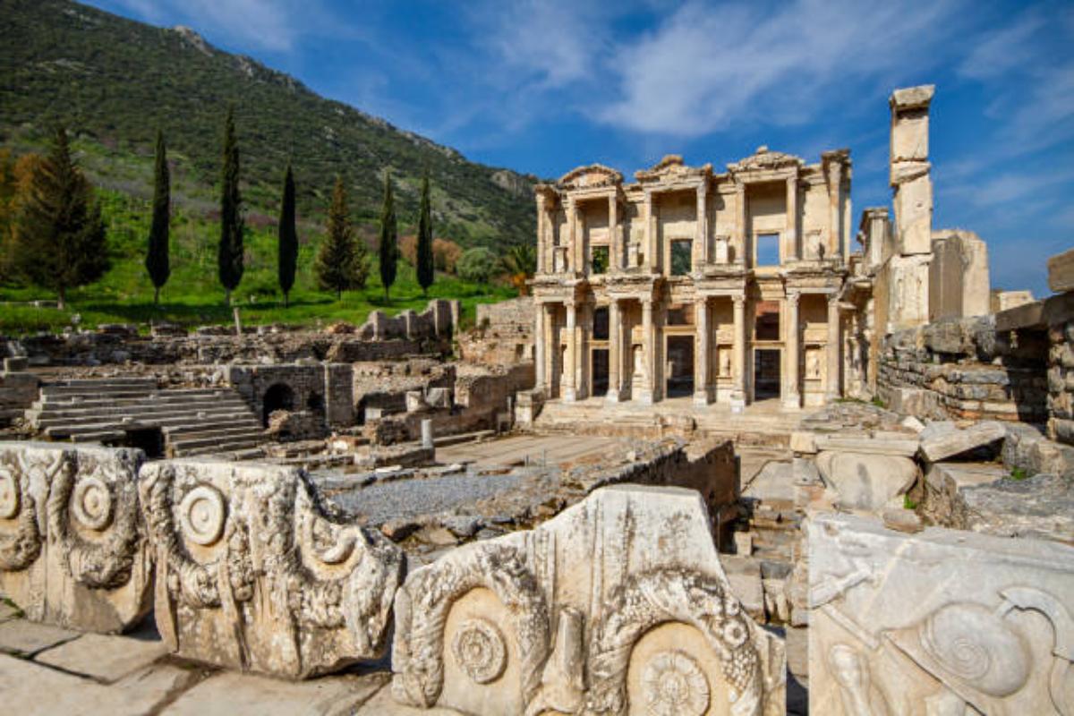 Antik Zamanların Bilgelik Hazinesi: Efes Kütüphanesi