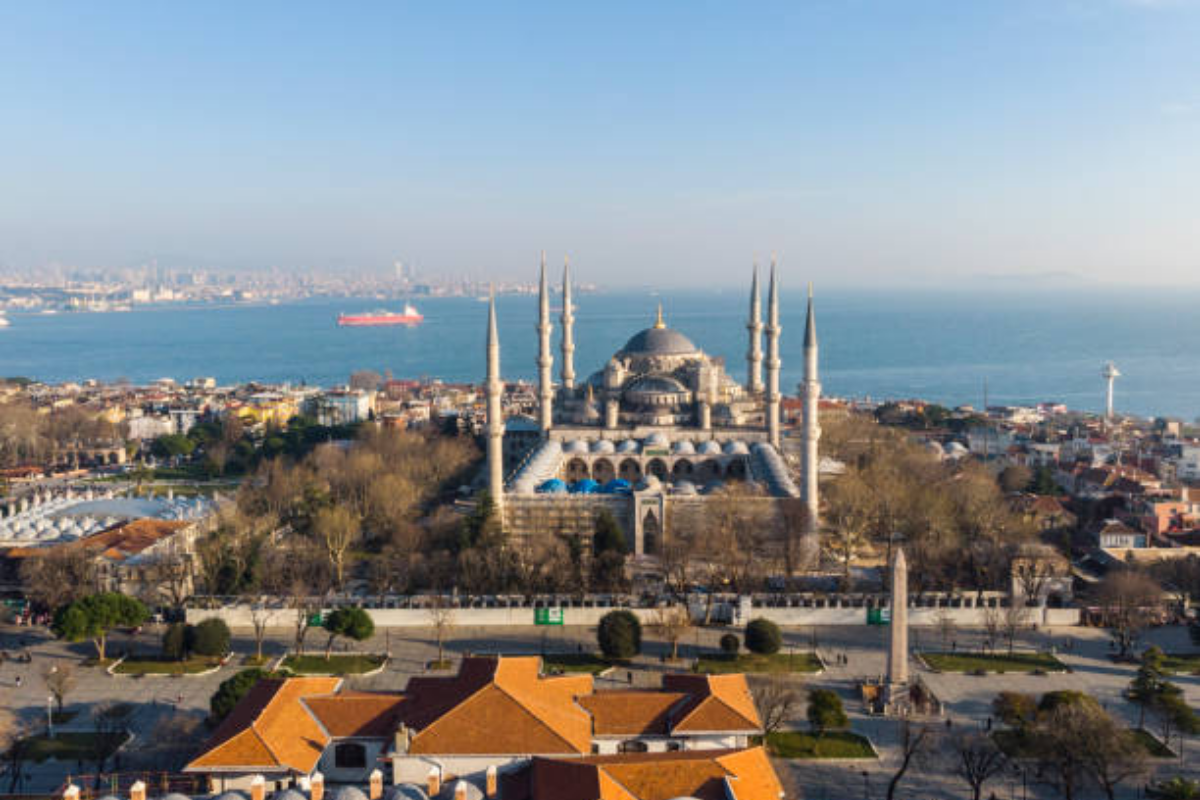 Sultanahmet Camii: Mavi Cami ve İstanbul'un Tanıdık Manzarası